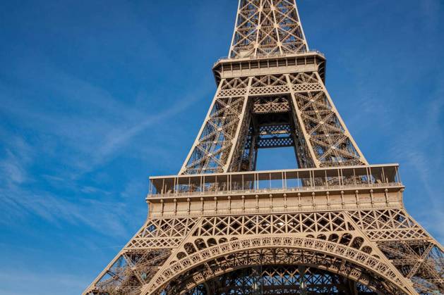 eiffeltower in paris landmark in front of blue sky in spring architecture view Copyright: xjuniartx Panthermedia71670324.jpg