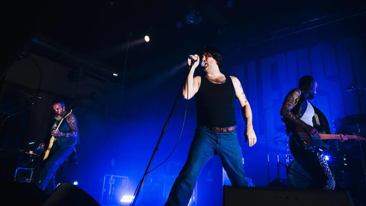 Konzert von Alexisonfire in Berlin Am 17.06.2026 spielte die kanadische Post-Hardcore-Band Alexisonfire ein Konzert im Berliner Huxleys Neue Welt. Im Bild Sänger George Pettit, Bassist Chris Steele, Gitarrist Dallas Greene., Berlin Berlin Deutschland Neukölln