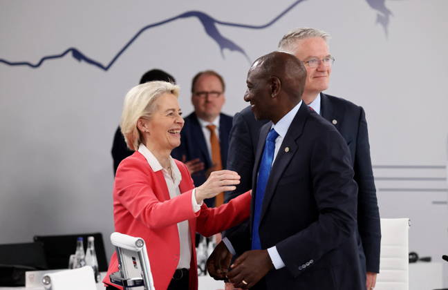 Ursula von der Leyen, President of the European Commission, and William Ruto, President of Kenya—amid whispers and hugs, kisses and asides, the G7 members meet for a session on the economy during the G7 summit in Évian-les-Bains, France, on June 17, 2026. Dominique Jacovides, Bestimage. Amid whispers and hugs, kisses and asides, the G7 members meet for a meeting on the theme of the economy during the G7 summit in Évian-les-Bains, France, on June 17, 2026. Évian, France,detected_source_language Copyright: xDOMINIQUExJACOVIDESx xBESTIMAGExDOMINIQUExJACOVIDESx xBESTIMAGEx