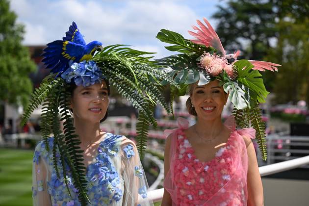 Royal Ascot 2026 BERKSHIRE, UNITED KINGDOM - JUNE 18: Visitors wearing elaborate hats and elegant outfits attend the third day of the traditional Royal Ascot horse racing event, held in the United Kingdom since 1711, at Ascot Racecourse in Berkshire, United Kingdom on June 18, 2026. Rasid Necati Aslim Anadolu Berkshire United Kingdom. Editorial use only. Please get in touch for any other usage. Copyright: x2026xAnadoluxRasidxNecatixAslimx