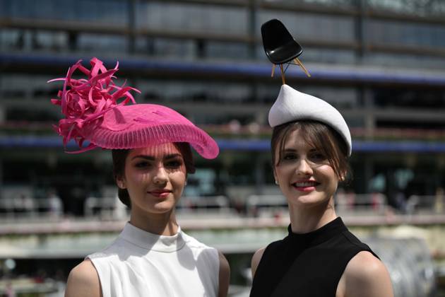 Royal Ascot 2026 BERKSHIRE, UNITED KINGDOM - JUNE 18: Visitors wearing elaborate hats and elegant outfits attend the third day of the traditional Royal Ascot horse racing event, held in the United Kingdom since 1711, at Ascot Racecourse in Berkshire, United Kingdom on June 18, 2026. Rasid Necati Aslim Anadolu Berkshire United Kingdom. Editorial use only. Please get in touch for any other usage. Copyright: x2026xAnadoluxRasidxNecatixAslimx