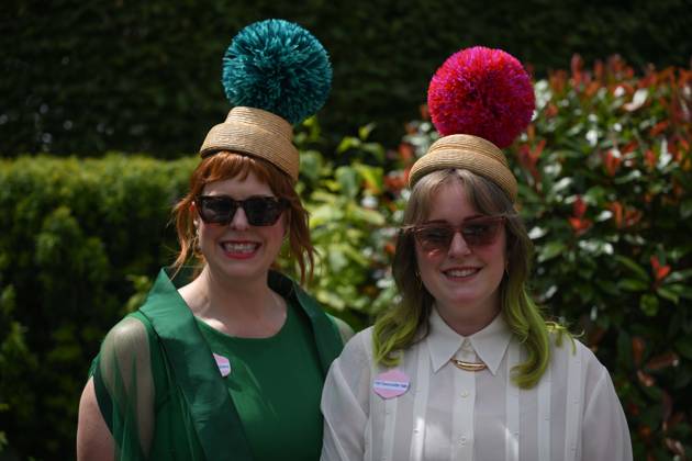 Royal Ascot 2026 BERKSHIRE, UNITED KINGDOM - JUNE 18: Visitors wearing elaborate hats and elegant outfits attend the third day of the traditional Royal Ascot horse racing event, held in the United Kingdom since 1711, at Ascot Racecourse in Berkshire, United Kingdom on June 18, 2026. Rasid Necati Aslim Anadolu Berkshire United Kingdom. Editorial use only. Please get in touch for any other usage. Copyright: x2026xAnadoluxRasidxNecatixAslimx