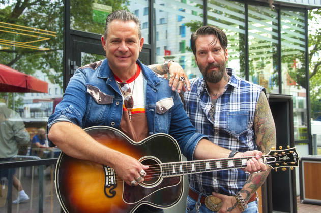Entertainment Bilder des Tages Sascha Vollmer und Alec Völkel beim Event The BossHoss - Das kleinste Konzert ihrer Bandgeschichte im Burger King in der Landsberger Allee. Berlin, 18.06.2026