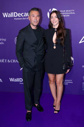 18.06.2026, Dashi Krasnici mit Schwiegertochter Eleta Krasnici auf dem Purple Carpet bei den Verleihung des DUFTSTARS Award in den Rheinterrassen Düsseldorf. Der Deutscher Parfumpreis DUFTSTARS 2026 zählen zu den renommiertesten Beautyawards und Duft-Awards Deutschlands. Nordrhein-Westfalen Deutschland