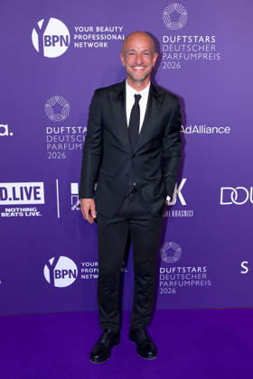 18.06.2026, Peyman Amin (Modelagent und Fernsehmoderator) auf dem Purple Carpet bei den Verleihung des DUFTSTARS Award in den Rheinterrassen Düsseldorf. Der Deutscher Parfumpreis DUFTSTARS 2026 zählen zu den renommiertesten Beautyawards und Duft-Awards Deutschlands. Nordrhein-Westfalen Deutschland