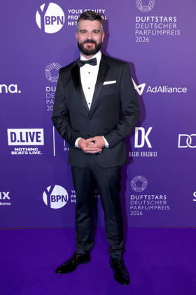 18.06.2026, Patrik Loeb DerDuftDude (Influencer Parfüminfluencer) auf dem Purple Carpet bei den Verleihung des DUFTSTARS Award in den Rheinterrassen Düsseldorf. Der Deutscher Parfumpreis DUFTSTARS 2026 zählen zu den renommiertesten Beautyawards und Duft-Awards Deutschlands. Nordrhein-Westfalen Deutschland