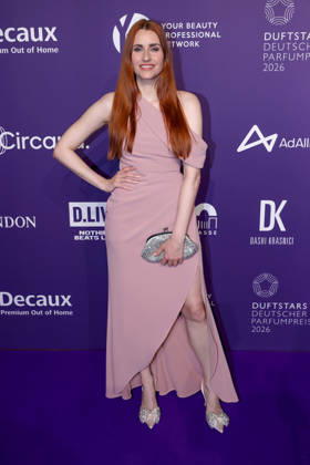 18.06.2026, Bella Lesnik (Radio- und Fernsehmoderatorin) auf dem Purple Carpet bei den Verleihung des DUFTSTARS Award in den Rheinterrassen Düsseldorf. Der Deutscher Parfumpreis DUFTSTARS 2026 zählen zu den renommiertesten Beautyawards und Duft-Awards Deutschlands. Nordrhein-Westfalen Deutschland