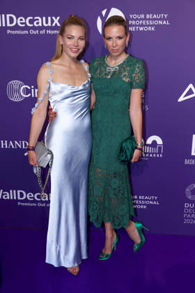 18.06.2026, Valentina Günnewig zusammen mit Nena Brockhaus (Journalistin und Kolumnistin) auf dem Purple Carpet bei den Verleihung des DUFTSTARS Award in den Rheinterrassen Düsseldorf. Der Deutscher Parfumpreis DUFTSTARS 2026 zählen zu den renommiertesten Beautyawards und Duft-Awards Deutschlands. Nordrhein-Westfalen Deutschland