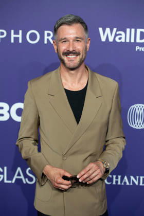 Jochen SCHROPP, Moderator, Portraet, Porträt, Portrait, Angeschnittenes Einzelbild, Einzelmotiv, Roter Teppich, Red Carpet Show, Purple Carpet, Ankunft, arrival, bei den DUFTSTARS 2026 - Deutscher Parfumpreis Verleihung des deutschen Parfumpreises DUFTSTARS durch die Fragrance Foundation am 18.06.2026, Rheinterrassen, Duesseldorf.