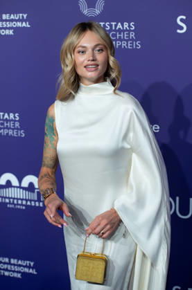 Olga LOEFFLER, Löffler, Model, Influencerin, Portraet, Porträt, Portrait, Angeschnittenes Einzelbild, Einzelmotiv, Roter Teppich, Red Carpet Show, Purple Carpet, Ankunft, arrival, bei den DUFTSTARS 2026 - Deutscher Parfumpreis Verleihung des deutschen Parfumpreises DUFTSTARS durch die Fragrance Foundation am 18.06.2026, Rheinterrassen, Duesseldorf.