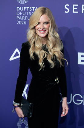 Mirja DU MONT, DUMONT, Schauspielerin, Model, Portraet, Porträt, Portrait, Angeschnittenes Einzelbild, Einzelmotiv, Roter Teppich, Red Carpet Show, Purple Carpet, Ankunft, arrival, bei den DUFTSTARS 2026 - Deutscher Parfumpreis Verleihung des deutschen Parfumpreises DUFTSTARS durch die Fragrance Foundation am 18.06.2026, Rheinterrassen, Duesseldorf.