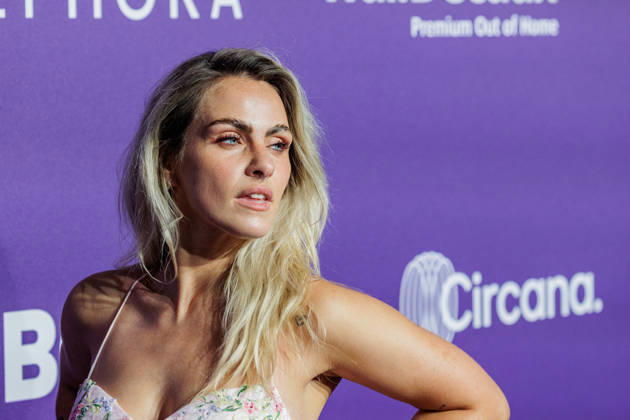 18.06.2026. Düsseldorf. Sarah Mangione am Purple Carpet bei der Verleihung des Deutschen Parfumpreises DUFTSTARS 2026 in der Düsseldorfer Rheinterrasse. Die DUFTSTARS zählen zu den renommiertesten Beauty- und Duft-Awards Deutschlands und bringen jedes Jahr Persönlichkeiten aus Beauty, Fashion, Medien und Entertainment zusammen. Düsseldorf Rheinterrasse Nordrhein-Westfalen Deutschland