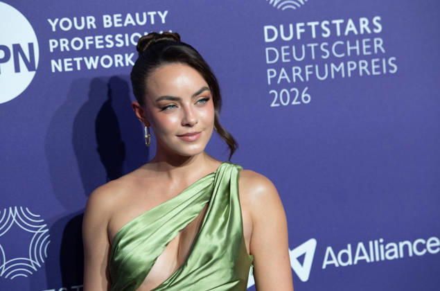 Lara RUNARSSON, Model, Influencerin, Portraet, Porträt, Portrait, Angeschnittenes Einzelbild, Einzelmotiv, Roter Teppich, Red Carpet Show, Purple Carpet, Ankunft, arrival, bei den DUFTSTARS 2026 - Deutscher Parfumpreis Verleihung des deutschen Parfumpreises DUFTSTARS durch die Fragrance Foundation am 18.06.2026, Rheinterrassen, Duesseldorf.