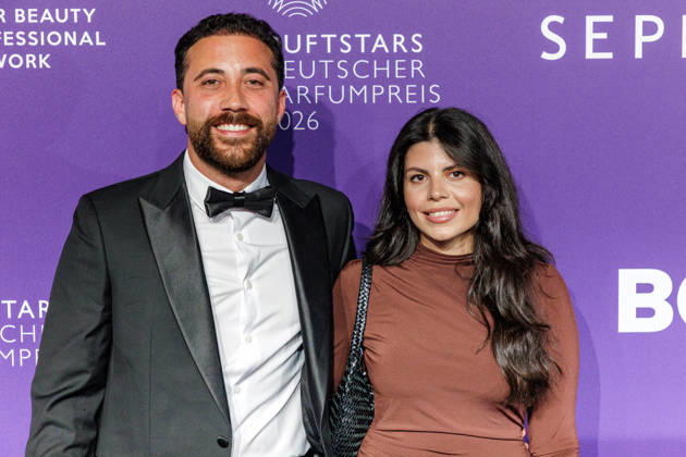 18.06.2026. Düsseldorf. Can Mehmet Gürsoy und Neslihan am Purple Carpet bei der Verleihung des Deutschen Parfumpreises DUFTSTARS 2026 in der Düsseldorfer Rheinterrasse. Die DUFTSTARS zählen zu den renommiertesten Beauty- und Duft-Awards Deutschlands und bringen jedes Jahr Persönlichkeiten aus Beauty, Fashion, Medien und Entertainment zusammen. Düsseldorf Rheinterrasse Nordrhein-Westfalen Deutschland