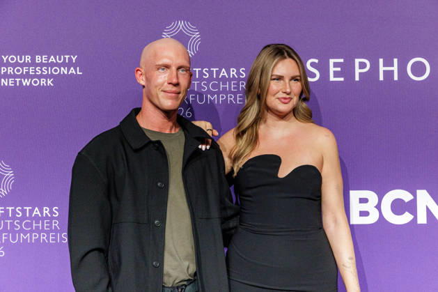18.06.2026. Düsseldorf. Tobias und Maren Wolf am Purple Carpet bei der Verleihung des Deutschen Parfumpreises DUFTSTARS 2026 in der Düsseldorfer Rheinterrasse. Die DUFTSTARS zählen zu den renommiertesten Beauty- und Duft-Awards Deutschlands und bringen jedes Jahr Persönlichkeiten aus Beauty, Fashion, Medien und Entertainment zusammen. Düsseldorf Rheinterrasse Nordrhein-Westfalen Deutschland