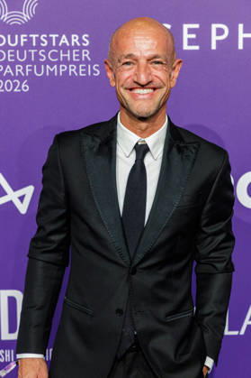 18.06.2026. Düsseldorf. Peyman Amin am Purple Carpet bei der Verleihung des Deutschen Parfumpreises DUFTSTARS 2026 in der Düsseldorfer Rheinterrasse. Die DUFTSTARS zählen zu den renommiertesten Beauty- und Duft-Awards Deutschlands und bringen jedes Jahr Persönlichkeiten aus Beauty, Fashion, Medien und Entertainment zusammen. Düsseldorf Rheinterrasse Nordrhein-Westfalen Deutschland