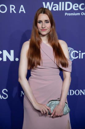 Bella LESNIK, Moderatorin, Portraet, Porträt, Portrait, Angeschnittenes Einzelbild, Einzelmotiv, Roter Teppich, Red Carpet Show, Purple Carpet, Ankunft, arrival, bei den DUFTSTARS 2026 - Deutscher Parfumpreis Verleihung des deutschen Parfumpreises DUFTSTARS durch die Fragrance Foundation am 18.06.2026, Rheinterrassen, Duesseldorf.