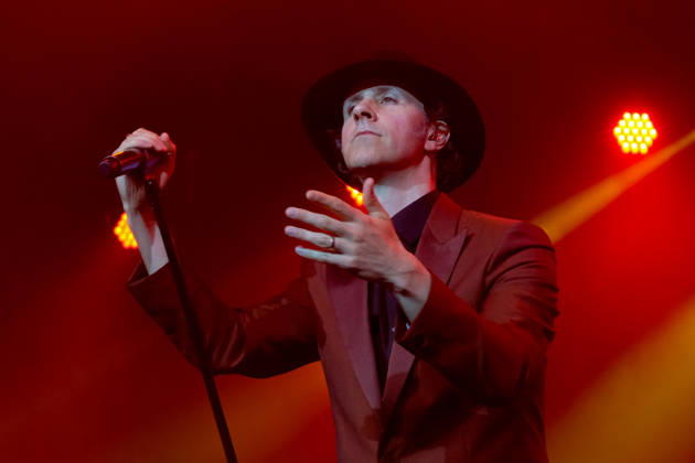 Paul Smith performs at the Isle of Wight festival in Newport, UK - 18 Jun 2026 Paul Smith, lead singer and songwriter with British rock band Maximo Park performing live on stage at Isle of Wight festival. Maxïmo Park are an English alternative rock band formed in 2000 in .The band currently consists of Paul Smith (lead vocals), Duncan Lloyd (guitar, bass, keyboards, backing vocals), and Tom English (drums) Newport United Kingdom Copyright: xDawnxFletcher-Parkx xSOPAxImagesx DSCF0019