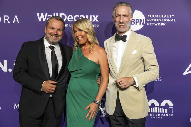ABB DUFTSTARS-Udo Heuse, Fragrance Foundation Germany, Gast Andreas Fuhlisch Fragrance Foundation Germany, zu Gast auf dem blauen Teppich bei der Verleihung des Deutschen Parfumpreises Duftstars 2026 auf der Rheinterrasse am 18.06.2026 in Duesseldorf NRW Deutschland