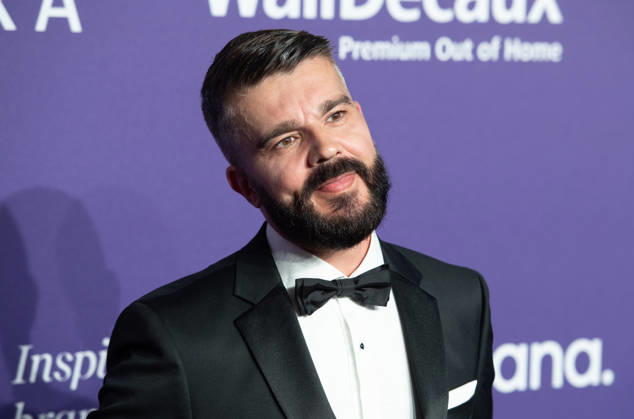 Patrik LOEB, DerDuftDude, Portraet, Porträt, Portrait, Angeschnittenes Einzelbild, Einzelmotiv, Roter Teppich, Red Carpet Show, Purple Carpet, Ankunft, arrival, bei den DUFTSTARS 2026 - Deutscher Parfumpreis Verleihung des deutschen Parfumpreises DUFTSTARS durch die Fragrance Foundation am 18.06.2026, Rheinterrassen, Duesseldorf.