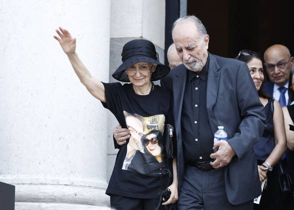 The parents of the deceased at Mr. Satrapi’s funeral at the Père Lachaise Crematorium in Paris on June 19, 2026. The author of the famous graphic novel, which was adapted into a film, Persepolis, died on June 3, 2026, at the age of 56, inconsolable over the loss of her husband, Mr. Ripa, which occurred a year earlier. Cyril Moreau Bestimage at the funeral of M. Satrapi at the Père Lachaise Crematorium in Paris, on June 19, 2026. The author of the famous graphic novel, adapted into a film, Persepolis, died on June 3, 2026, at the age of 56, inconsolable over the loss of her husband, M. Ripa, which occurred a year earlier. Paris, France,detected_source_language Copyright: xCYRILxMOREAUx xBESTIMAGExCYRILxMOREAUx xBESTIMAGEx