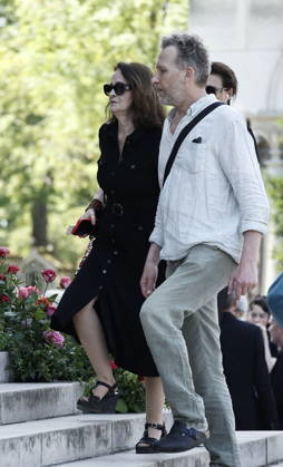 Guest at the funeral of Mr. Satrapi at the Père Lachaise Crematorium in Paris on June 19, 2026. The author of the famous graphic novel, which was adapted into a film, Persepolis, died on June 3, 2026, at the age of 56, inconsolable over the loss of her husband, M. Ripa, which occurred a year earlier. Cyril Moreau Bestimage The funeral of M. Satrapi at the Père Lachaise Crematorium in Paris, on June 19, 2026. The author of the famous graphic novel, adapted into a film, Persepolis, died on June 3, 2026, at the age of 56, inconsolable over the loss of her husband, M. Ripa, which occurred a year earlier. Paris, France,detected_source_language Copyright: xCYRILxMOREAUx xBESTIMAGExCYRILxMOREAUx xBESTIMAGEx