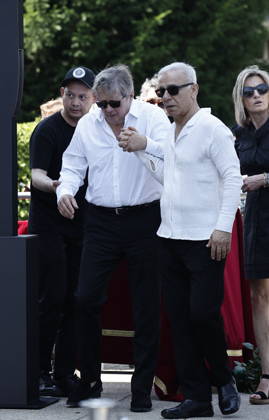 Guest at the funeral of Mr. Satrapi at the Père Lachaise Crematorium in Paris on June 19, 2026. The author of the famous graphic novel, which was adapted into a film, Persepolis, died on June 3, 2026, at the age of 56, inconsolable over the loss of her husband, M. Ripa, which occurred a year earlier. Cyril Moreau Bestimage The funeral of M. Satrapi at the Père Lachaise Crematorium in Paris, on June 19, 2026. The author of the famous graphic novel, adapted into a film, Persepolis, died on June 3, 2026, at the age of 56, inconsolable over the loss of her husband, M. Ripa, which occurred a year earlier. Paris, France,detected_source_language Copyright: xCYRILxMOREAUx xBESTIMAGExCYRILxMOREAUx xBESTIMAGEx