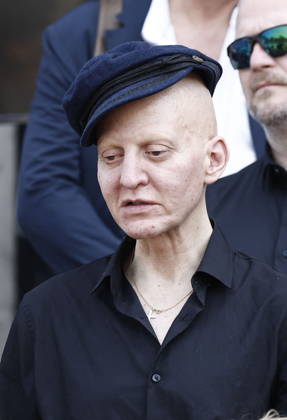 Ali Mahdavi at the funeral of Mr. Satrapi at the Père Lachaise Crematorium in Paris on June 19, 2026. The author of the famous graphic novel, which was adapted into a film, Persepolis, died on June 3, 2026, at the age of 56, inconsolable over the loss of her husband, M. Ripa, which occurred a year earlier. Cyril Moreau Bestimage at the funeral of M. Satrapi at the Père Lachaise Crematorium in Paris, on June 19, 2026. The author of the famous graphic novel, adapted into a film, Persepolis, died on June 3, 2026, at the age of 56, inconsolable over the loss of her husband, M. Ripa, which occurred a year earlier. Paris, France,detected_source_language Copyright: xCYRILxMOREAUx xBESTIMAGExCYRILxMOREAUx xBESTIMAGEx