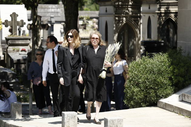 Catherine Deneuve and her daughter Chiara Mastroianni at the funeral of Mr. Satrapi at the Père Lachaise Crematorium in Paris on June 19, 2026. The author of the famous graphic novel, which was adapted into a film, Persepolis, died on June 3, 2026, at the age of 56, inconsolable over the loss of her husband, M. Ripa, which had occurred a year earlier. Cyril Moreau Bestimage at the funeral of M. Satrapi at the Père Lachaise Crematorium in Paris, on June 19, 2026. The author of the famous graphic novel, adapted into a film, Persepolis, died on June 3, 2026, at the age of 56, inconsolable over the loss of her husband, M. Ripa, which occurred a year earlier. Paris, France,detected_source_language Copyright: xCYRILxMOREAUx xBESTIMAGExCYRILxMOREAUx xBESTIMAGEx