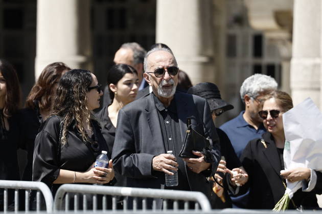 The father of the deceased at Mr. Satrapi’s funeral at the Père Lachaise Crematorium in Paris on June 19, 2026. The author of the famous graphic novel, which was adapted into a film, Persepolis, died on June 3, 2026, at the age of 56, inconsolable over the loss of her husband, M. Ripa, which had occurred a year earlier. Cyril Moreau Bestimage at the funeral of M. Satrapi at the Père Lachaise Crematorium in Paris, on June 19, 2026. The author of the famous graphic novel, adapted into a film, Persepolis, died on June 3, 2026, at the age of 56, inconsolable over the loss of her husband, M. Ripa, which occurred a year earlier. Paris, France,detected_source_language Copyright: xCYRILxMOREAUx xBESTIMAGExCYRILxMOREAUx xBESTIMAGEx