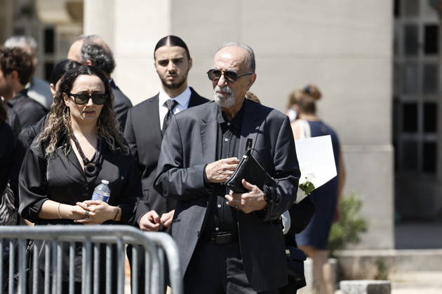The father of the deceased at Mr. Satrapi’s funeral at the Père Lachaise Crematorium in Paris on June 19, 2026. The author of the famous graphic novel, which was adapted into a film, Persepolis, died on June 3, 2026, at the age of 56, inconsolable over the loss of her husband, M. Ripa, which had occurred a year earlier. Cyril Moreau Bestimage at the funeral of M. Satrapi at the Père Lachaise Crematorium in Paris, on June 19, 2026. The author of the famous graphic novel, adapted into a film, Persepolis, died on June 3, 2026, at the age of 56, inconsolable over the loss of her husband, M. Ripa, which occurred a year earlier. Paris, France,detected_source_language Copyright: xCYRILxMOREAUx xBESTIMAGExCYRILxMOREAUx xBESTIMAGEx
