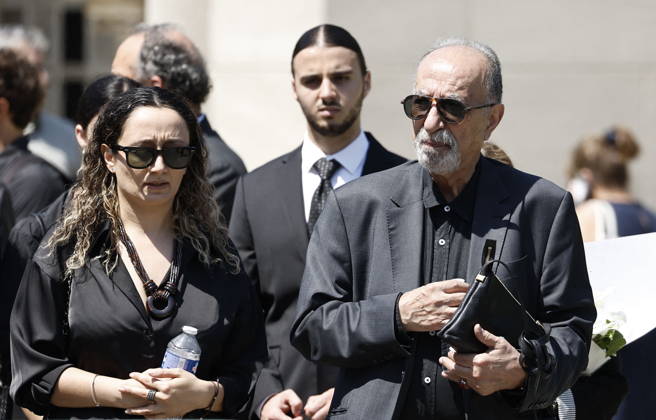 The father of the deceased at Mr. Satrapi’s funeral at the Père Lachaise Crematorium in Paris on June 19, 2026. The author of the famous graphic novel, which was adapted into a film, Persepolis, died on June 3, 2026, at the age of 56, inconsolable over the loss of her husband, M. Ripa, which had occurred a year earlier. Cyril Moreau Bestimage at the funeral of M. Satrapi at the Père Lachaise Crematorium in Paris, on June 19, 2026. The author of the famous graphic novel, adapted into a film, Persepolis, died on June 3, 2026, at the age of 56, inconsolable over the loss of her husband, M. Ripa, which occurred a year earlier. Paris, France,detected_source_language Copyright: xCYRILxMOREAUx xBESTIMAGExCYRILxMOREAUx xBESTIMAGEx
