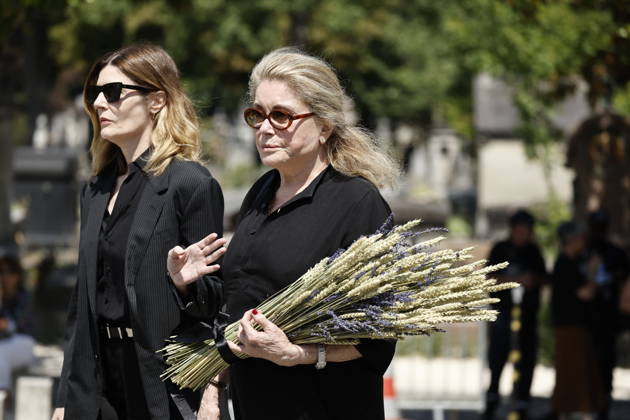 Catherine Deneuve and her daughter, Chiara Mastroianni, at the funeral of Mr. Satrapi at the Père Lachaise Crematorium in Paris on June 19, 2026. The author of the famous graphic novel, which was adapted into a film, Persepolis, died on June 3, 2026, at the age of 56, inconsolable over the loss of her husband, M. Ripa, which occurred a year earlier. Cyril Moreau Bestimage at the funeral of M. Satrapi at the Père Lachaise Crematorium in Paris, on June 19, 2026. The author of the famous graphic novel, adapted into a film, Persepolis, died on June 3, 2026, at the age of 56, inconsolable over the loss of her husband, M. Ripa, which occurred a year earlier. Paris, France,detected_source_language Copyright: xCYRILxMOREAUx xBESTIMAGExCYRILxMOREAUx xBESTIMAGEx