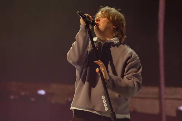 Lewis Capaldi, performs live on stage at the Isle of Wight festival in Newport, UK -19 Jun 2026 Scottish singer songwriter Lewis Marc Capaldi, known professionally as Lewis Capaldi, performs live on stage at the Isle of Wight festival. His single Someone You Loved topped the UK Singles Chart where it remained for seven weeks, and it was nominated at the 62nd Annual Grammy Awards for Song of the Year Newport United Kingdom Copyright: xDawnxFletcher-Parkx xSOPAxImagesx DSCF4796