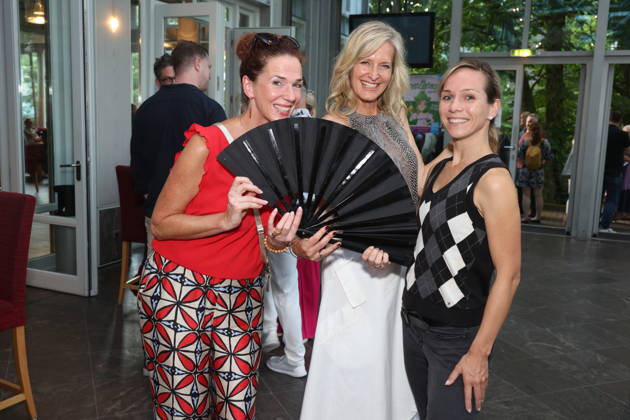 Franziska Becker, Bianca Karsten und Ilka Groenewold bei der Premiere der Komödie Höchste Zeit, Komödie Winterhuder Fährhaus. In der Musicalkomödie mit Hits der 70er bis 90er Jahre geht es um vier Frauen in den Wechseljahren, die sich kurz vor einer Hochzeit mit den großen Fragen rund um Liebe, Ehe und den perfekten Partner auseinandersetzen, Hamburg 19.6.2026