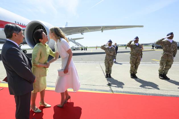 Crown Princess Elisabeth welcomes Japanese Emperor Naruhito and Japanese Empress Masako upon the arrival at Melsbroek military airport for an official state visit of the Japanese Emperor and Empress to Belgium, on Saturday 20 June 2026, in Brussels. The Emperor and Empress of Japan visit Belgium from June 20-25.  POOLxPHILIPxREYNAERS 178446386