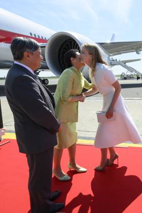 Crown Princess Elisabeth welcomes Japanese Emperor Naruhito and Japanese Empress Masako upon the arrival at Melsbroek military airport for an official state visit of the Japanese Emperor and Empress to Belgium, on Saturday 20 June 2026, in Brussels. The Emperor and Empress of Japan visit Belgium from June 20-25.  POOLxPHILIPxREYNAERS 178446395