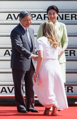 Crown Princess Elisabeth welcomes Japanese Emperor Naruhito and Japanese Empress Masako upon the arrival at Melsbroek military airport for an official state visit of the Japanese Emperor and Empress to Belgium, on Saturday 20 June 2026, in Brussels. The Emperor and Empress of Japan visit Belgium from June 20-25.  BENOITxDOPPAGNE 178446449