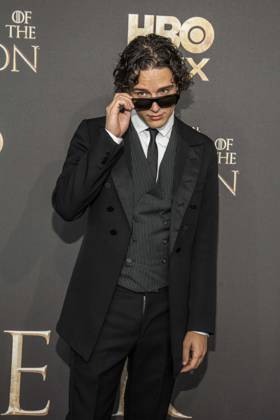 ABB HBO- Harry Collett Sonnenbrille zu Gast auf dem schwarzen Teppich bei der Deutschland Premiere zur dritten Staffel der HBO Original Serie House of the Dragon im Kino International am 19.06.2026 in Berlin Berlin Deutschland