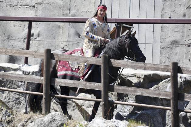 ABB KARLMAY- Alexander Klaws Winnetou Reiten Schauspieler in Maske und Kostuem am Freitag 19.06.2026 bei der Generalprobe zum Stueck Im Tal des Todes bei den Karl-May-Spielen 2026 im Indian Village am Kalkberg Die Premiere findet am 27. Juni in der Freilichtbuehne am Kalkberg in Bad Segeberg statt Schleswig-Holstein Deutschland