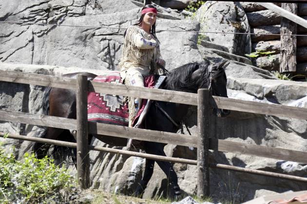 ABB KARLMAY- Alexander Klaws Winnetou Reiten Schauspieler in Maske und Kostuem am Freitag 19.06.2026 bei der Generalprobe zum Stueck Im Tal des Todes bei den Karl-May-Spielen 2026 im Indian Village am Kalkberg Die Premiere findet am 27. Juni in der Freilichtbuehne am Kalkberg in Bad Segeberg statt Schleswig-Holstein Deutschland