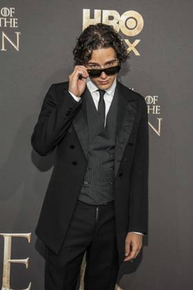 ABB HBO- Harry Collett Sonnenbrille zu Gast auf dem schwarzen Teppich bei der Deutschland Premiere zur dritten Staffel der HBO Original Serie House of the Dragon im Kino International am 19.06.2026 in Berlin Berlin Deutschland