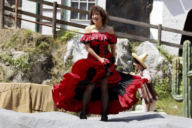 ABB KARLMAY- Isabel Varell in der Rolle der Senorita tanzen Schauspielerin in Maske und Kostuem am Freitag 19.06.2026 bei der Generalprobe zum Stueck Im Tal des Todes bei den Karl-May-Spielen 2026 im Indian Village am Kalkberg Die Premiere findet am 27. Juni in der Freilichtbuehne am Kalkberg in Bad Segeberg statt Schleswig-Holstein Deutschland