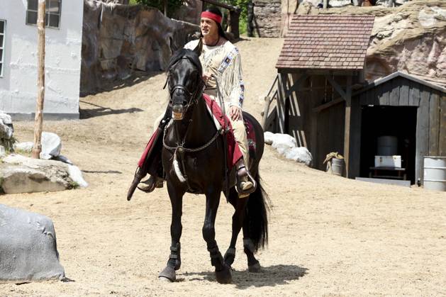 ABB KARLMAY- Alexander Klaws Winnetou Reiten Schauspieler in Maske und Kostuem am Freitag 19.06.2026 bei der Generalprobe zum Stueck Im Tal des Todes bei den Karl-May-Spielen 2026 im Indian Village am Kalkberg Die Premiere findet am 27. Juni in der Freilichtbuehne am Kalkberg in Bad Segeberg statt Schleswig-Holstein Deutschland