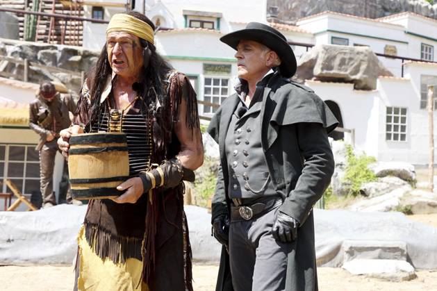 ABB KARLMAY- Joshy Peters Eiserner Pfeil Florian Fitz Bergwerksbesitzer Roulin die Schauspieler in Maske und Kostuem am Freitag 19.06.2026 bei der Generalprobe zum Stueck Im Tal des Todes bei den Karl-May-Spielen 2026 im Indian Village am Kalkberg Die Premiere findet am 27. Juni in der Freilichtbuehne am Kalkberg in Bad Segeberg statt Schleswig-Holstein Deutschland
