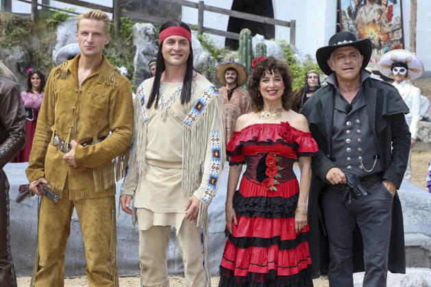 ABB KARLMAY- Bastian Semm Old Shatterhand Alexander Klaws Winnetou Isabel Varell in der Rolle der Senorita Miranda Florian Fitz Bergwerksbesitzer Roulin die Schauspieler in Maske und Kostuem am Freitag 19.06.2026 bei der Generalprobe zum Stueck Im Tal des Todes bei den Karl-May-Spielen 2026 im Indian Village am Kalkberg Die Premiere findet am 27. Juni in der Freilichtbuehne am Kalkberg in Bad Segeberg statt Schleswig-Holstein Deutschland