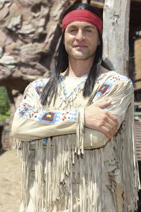 ABB KARLMAY- Alexander Klaws Winnetou Schauspieler in Maske und Kostuem am Freitag 19.06.2026 bei der Generalprobe zum Stueck Im Tal des Todes bei den Karl-May-Spielen 2026 im Indian Village am Kalkberg Die Premiere findet am 27. Juni in der Freilichtbuehne am Kalkberg in Bad Segeberg statt Schleswig-Holstein Deutschland