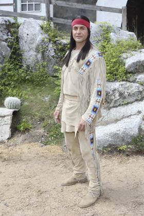 ABB KARLMAY- Alexander Klaws Winnetou Reiten Schauspieler in Maske und Kostuem am Freitag 19.06.2026 bei der Generalprobe zum Stueck Im Tal des Todes bei den Karl-May-Spielen 2026 im Indian Village am Kalkberg Die Premiere findet am 27. Juni in der Freilichtbuehne am Kalkberg in Bad Segeberg statt Schleswig-Holstein Deutschland