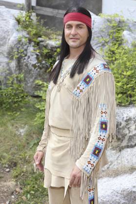 ABB KARLMAY- Alexander Klaws Winnetou Reiten Schauspieler in Maske und Kostuem am Freitag 19.06.2026 bei der Generalprobe zum Stueck Im Tal des Todes bei den Karl-May-Spielen 2026 im Indian Village am Kalkberg Die Premiere findet am 27. Juni in der Freilichtbuehne am Kalkberg in Bad Segeberg statt Schleswig-Holstein Deutschland