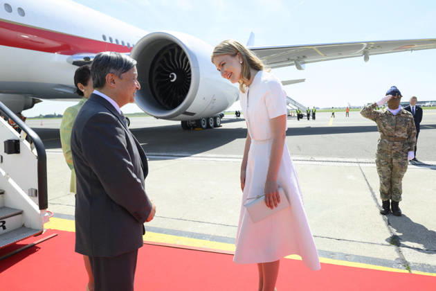 Crown Princess Elisabeth Welcomes Japanese Emperor and Empress - Brussels Emperor Naruhito of Japan and his wife, Empress Masako are welcomed by Princess Elisabeth of Belgium upon their arrival at Melsbroek airport in Brussels, Belgium, 20 June 2026. The Japanese imperial majesties are on a state visit to Belgium. This year, Belgium and Japan celebrate 160 years of diplomatic relations. This state visit is therefore the opportunity to confirm the close ties between the two countries, which are also reflected in the special bond between the Belgian royal family and the Japanese imperial family Photo by Pool ABACAPRESS.COM Brussels Belgium  Copyright: xABACAx